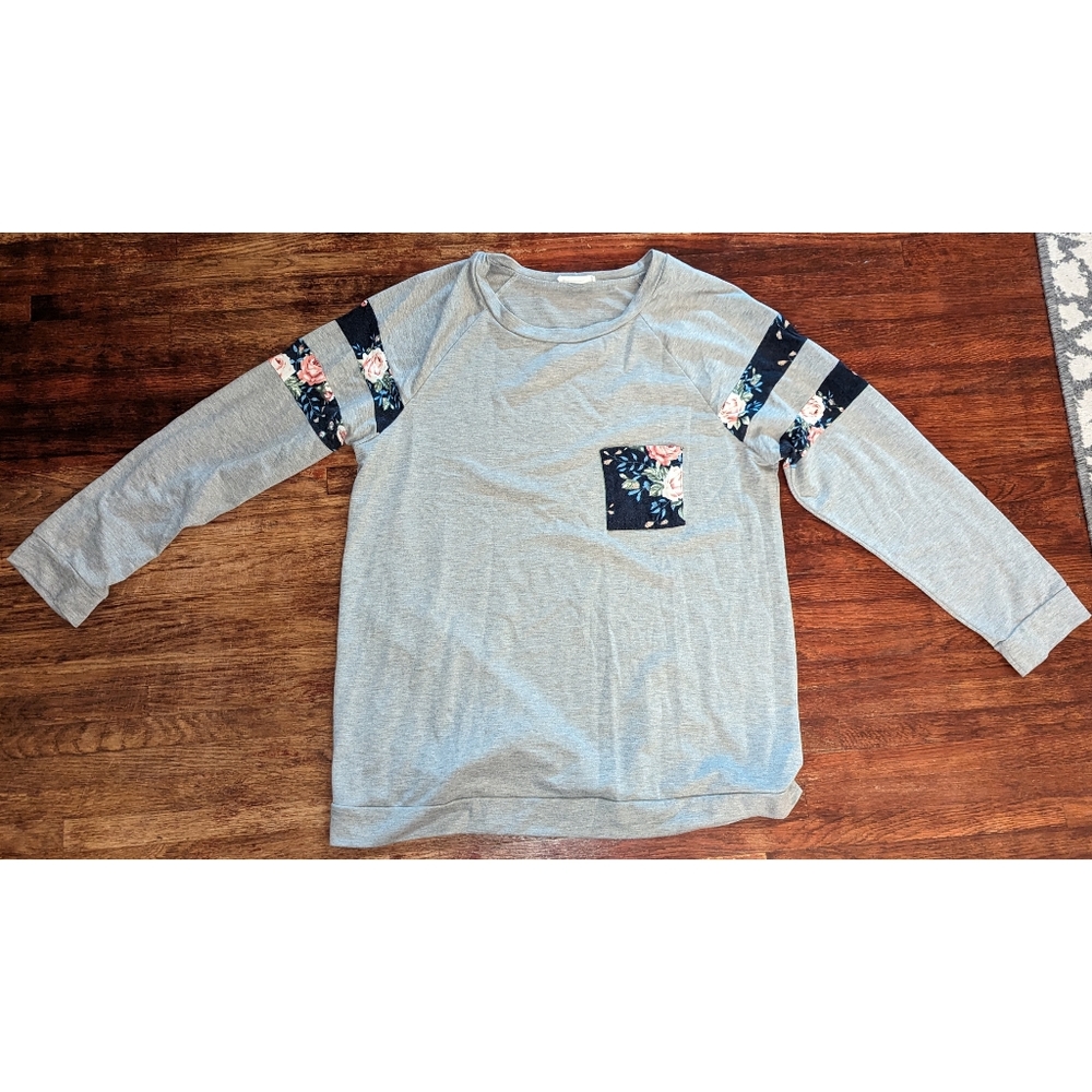 Gray long sleeve striped floral pocket shirt sweater